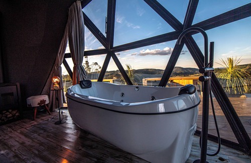 Rancho Queimado Cabaña | Refúgio nas Nuvens – Domo Omega Luxuoso com Fogo de Chão e Hidro Panorâmica