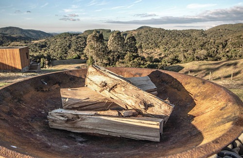 Rancho Queimado Cabaña | Refúgio nas Nuvens – Domo Omega Luxuoso com Fogo de Chão e Hidro Panorâmica