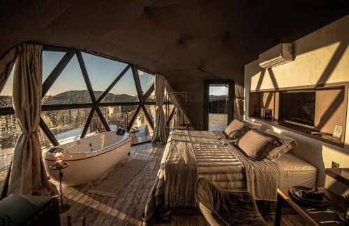 Rancho Queimado Casa | Refúgio nas Nuvens, Domo Omega Luxuoso com Fogo de Chão e Hidro Panorâmica