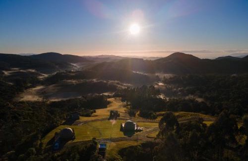 Rancho Queimado Casa | Refúgio nas Nuvens, Domo Omega Luxuoso com Fogo de Chão e Hidro Panorâmica