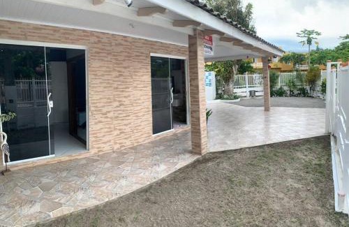 Pontal do Parana Casa | Refúgio perto do Mar: Ótima casa a 350m da praia