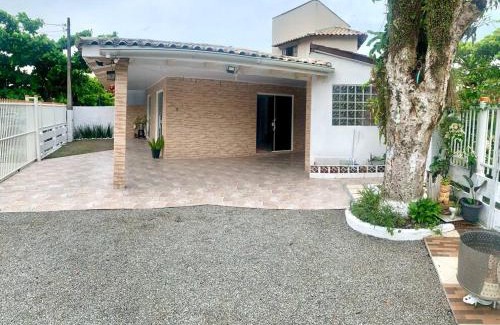 Pontal do Parana Casa | Refúgio perto do Mar: Ótima casa a 350m da praia
