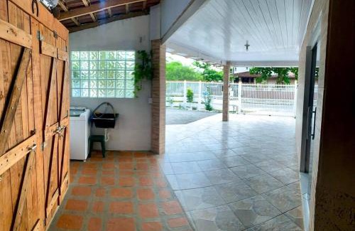 Pontal do Parana Casa | Refúgio perto do Mar: Ótima casa a 350m da praia