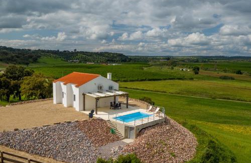 Mora Casa | Refúgio sobre a paisagem alentejana