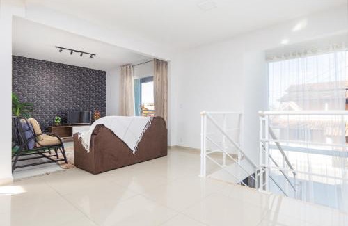 Cabo Frio Casa | Refúgio Tropical Casa de Praia com Piscina Climatizada e 4 Suítes e garagem 3 carros, 800 mtrs da praia internet 700 mbps, condomínio privado com pista de skate , quadra de futevôlei , campos e quadras de futebol!