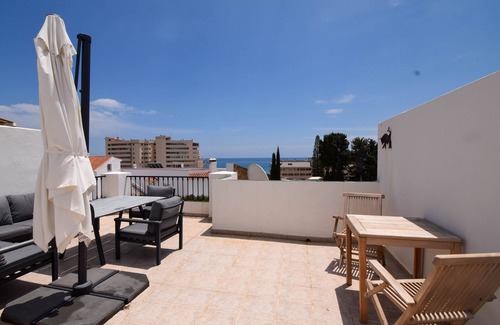 Torreblanca Chalet De Esquí | Ref 290: Adosado con solarium, piscina, vistas del mar y fácil acceso a pie a la playa.