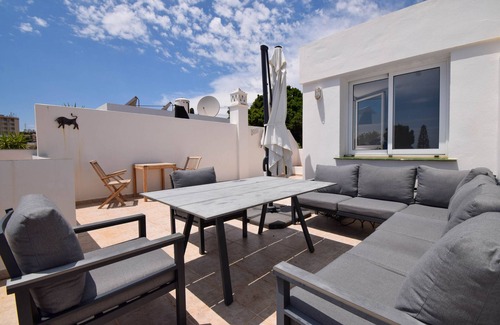 Torreblanca Chalet De Esquí | Ref 290: Adosado con solarium, piscina, vistas del mar y fácil acceso a pie a la playa.