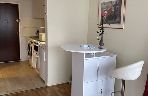 Merignac Apartamento | Refined studio in the heart of town for a vacation for two and a visit to L'Aquitane