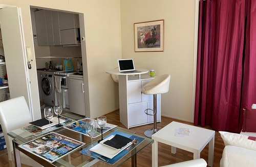 Merignac Apartamento | Refined studio in the heart of town for a vacation for two and a visit to L'Aquitane