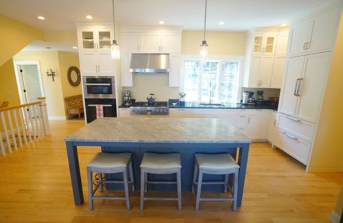 Mount Sunapee Casa | Refined Sunapee Lakefront Home for Weekly Rental