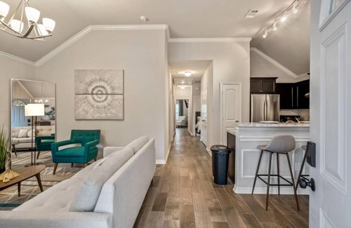 Northside Casa | Reflection House at East River