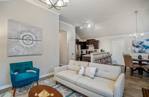 Northside Casa | Reflection House at East River