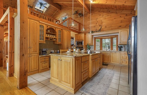 Mill Hall Cabina | Reflection Ridge an Epic Mountain Cabin w/ Pickleball, Sauna, Theatre, Golf-Sim, Pond & Hot Tub
