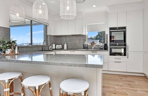 Soldiers Point Casa | Reflections at Sunset Beach - a stunning 5-bedroom, absolute waterfront property at Soldiers Point