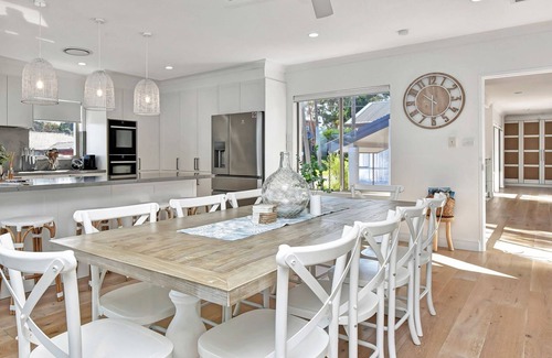 Soldiers Point Casa | Reflections at Sunset Beach - a stunning 5-bedroom, absolute waterfront property at Soldiers Point