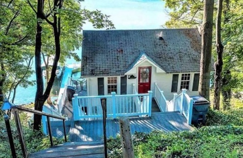 Penn Yan Cabaña | Reflections on Keuka