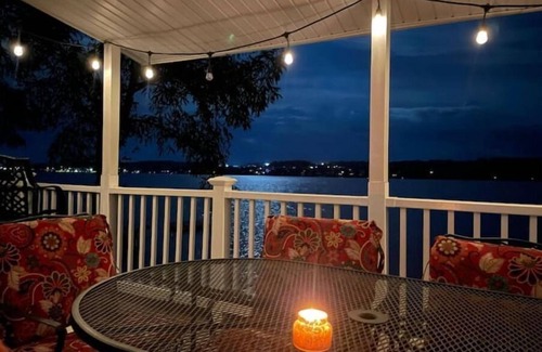 Penn Yan Cabaña | Reflections on Keuka