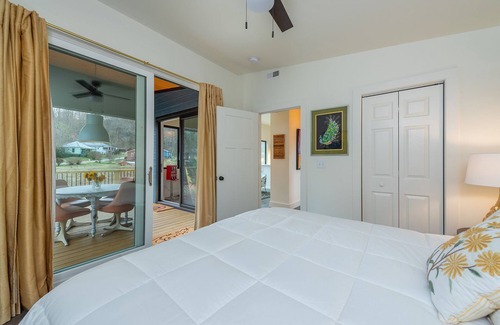 Old Fort Casa | Reflections on Mill Creek | Hot Tub & Walking Distance to Old Fort!