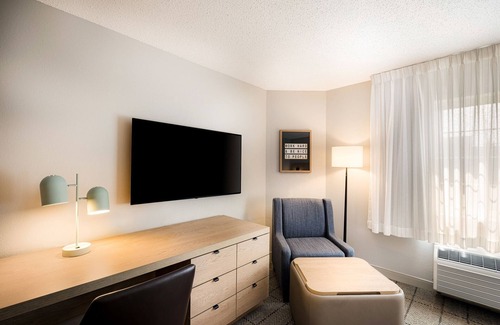 Exchange Place North Hotel | Refreshed, Relaxing & Always Iconic! Pet-Friendly Unit with Pool!