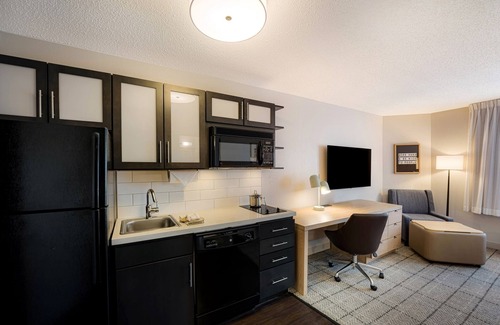 Exchange Place North Hotel | Refreshed, Relaxing & Always Iconic! Pet-Friendly Unit with Pool!