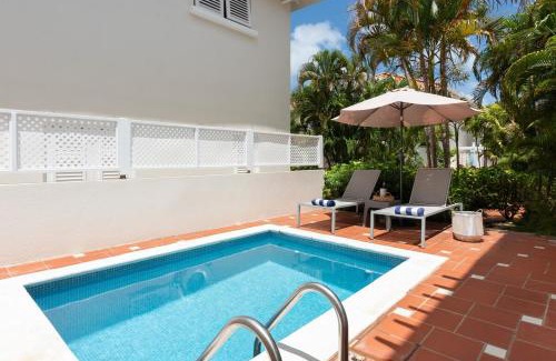 Porters Casa | Refreshing 2bed Townhome walking distance to beach