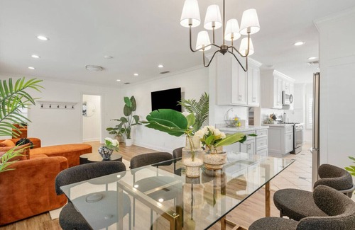 South of Conant Casa | Refreshing Escape| Hot Tub| Games| Beautiful Patio