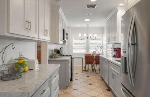 South of Conant Casa | Refreshing Escape- Hot Tub- Games- Sleeps 10