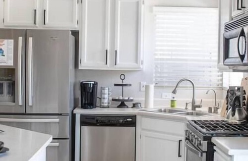 North Las Vegas Casa | ❤️Refreshing Pool House: 3BR in Vegas with BBQ