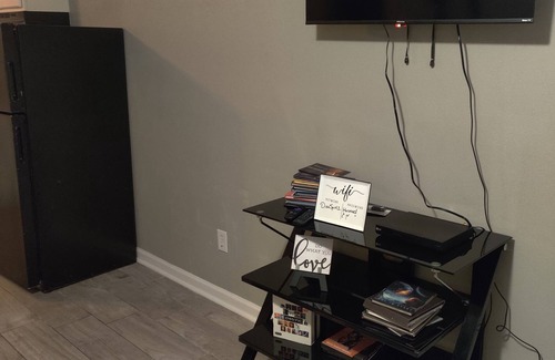 Mid City North Apartamento | Refreshing & Snuggly 1bedroom w/free parking 10 mins from downtown and lsu