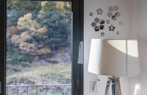 Ransol Apartamento | Refugio Tranquilo junto al Río en Ransol I AndBnB