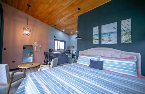 Peñas Blancas Villa | Refugio Turquesa-King bed and balcony with jacuzzi, fast Wifi, EV powering included! Only 5 minutes from La Fortuna