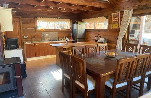 Pinto Chalet De Esquí | Refugio Vacacional I - Las Trancas - RENTCOVAC