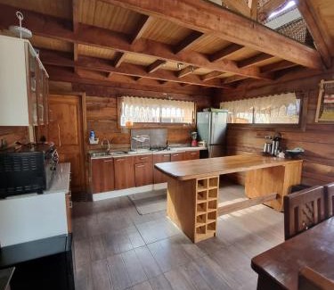 Pinto Chalet De Esquí | Refugio Vacacional I - Las Trancas - RENTCOVAC