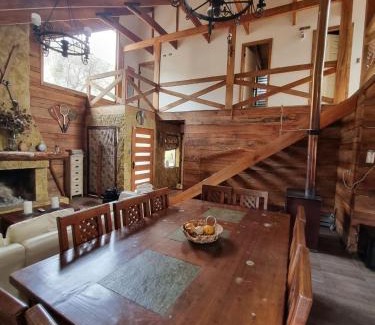 Pinto Chalet De Esquí | Refugio Vacacional I - Las Trancas - RENTCOVAC