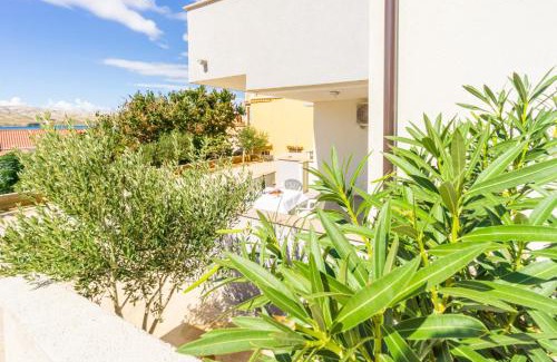 Metajna Apartamento | Reful Top modern facility with large terrace or balcony