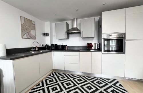 Basingstoke Apartamento | Refurbished Apartment 2 Bath 2 Bedroom Wlift!