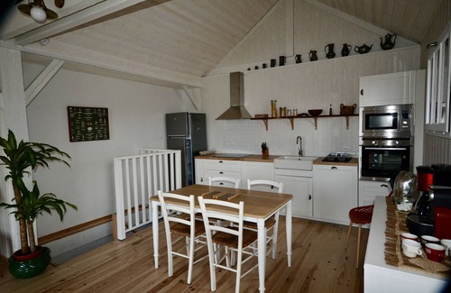 La Teste-de-Buch Casa | REFURBISHED FISHING HUT ON THE PORT