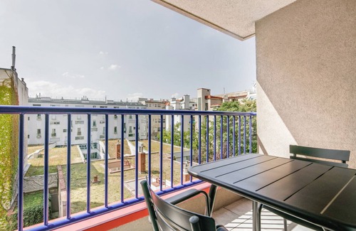 Schottenfeld Apartamento | Refurbished Neubau 2BR w/ Balcony & Elevator, nr U6, by Blueground