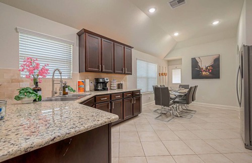 Humble Casa | Houston/IAH Galore: Free Parking, 7 Beds, Sleeps 10, Wi-Fi & 10 Mins from IAH!