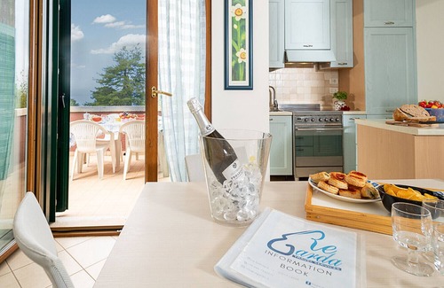 Cisano Apartamento | Regarda -Blue View 1 apartment with lake view, 1 bedroom, pool