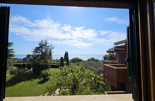 Cisano Apartamento | Regarda -Blue View 1 apartment with lake view, 1 bedroom, pool