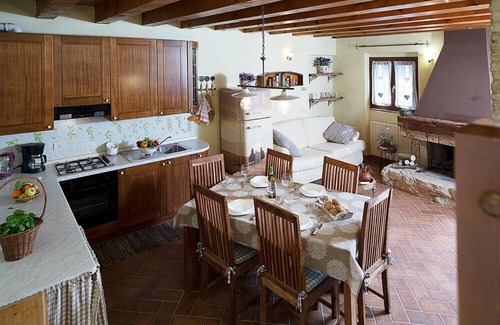 Montioni Chalet De Esquí | Regarda - Countryhouse Nocino 1 in the middle of Lake Garda vineyards