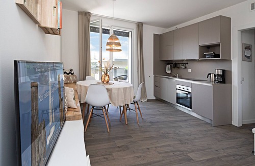 Montioni Apartamento | Regarda - "Zoe" appartment with pool and large lake-view terrace
