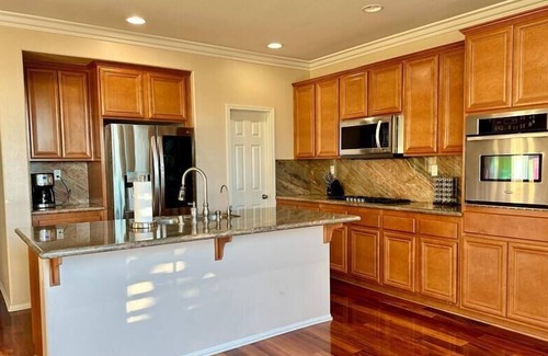 Eastvale Casa | Regency Eastvale newly refreshed 4BR 3BA-Sleeps 10