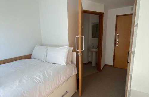 Cheltenham Hotel | Regency Hall Smart Cheltenham Ensuite Rooms b