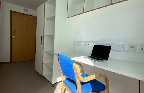 Cheltenham Hotel | Regency Hall Smart Cheltenham Ensuite Rooms b