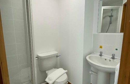 Cheltenham Hotel | Regency Hall Smart Cheltenham Ensuite Rooms b