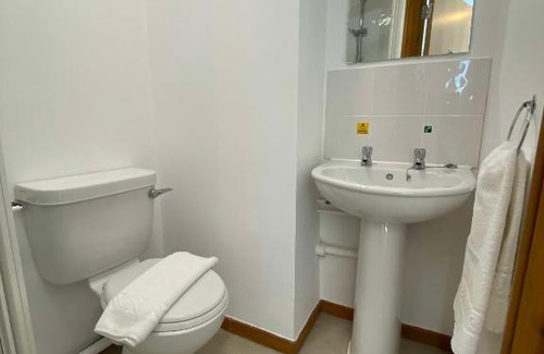 Cheltenham Hotel | Regency Hall Smart Cheltenham Ensuite Rooms b