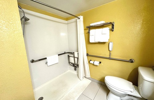 New London Hotel | Regency Inn and Suites - Handicapped Non Smoking Double Bed