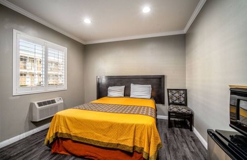 Downey Hotel | Regency Inn & Suites